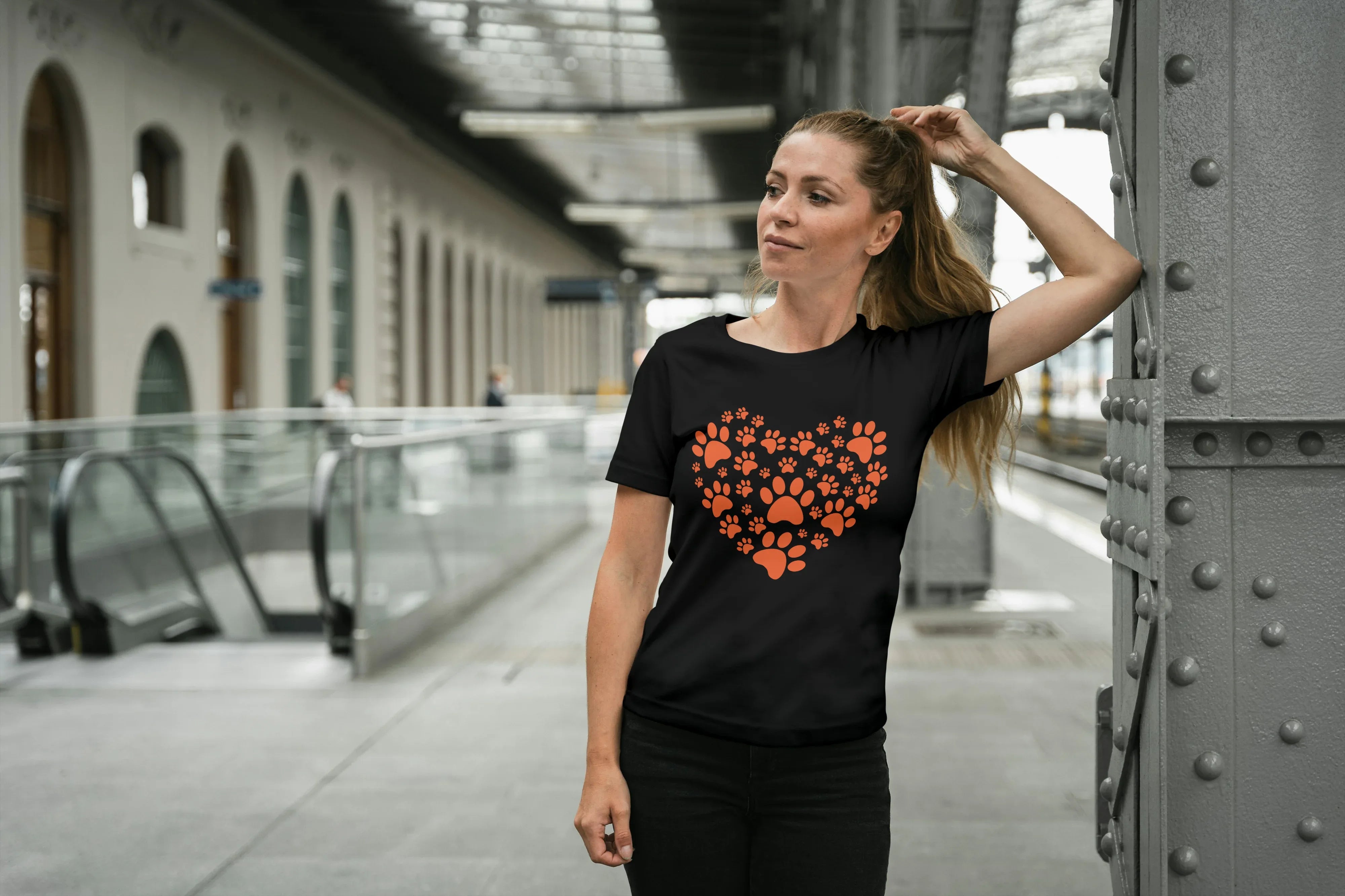 Paws Love Graphic Classic T-Shirt for Women - Not So Suttle