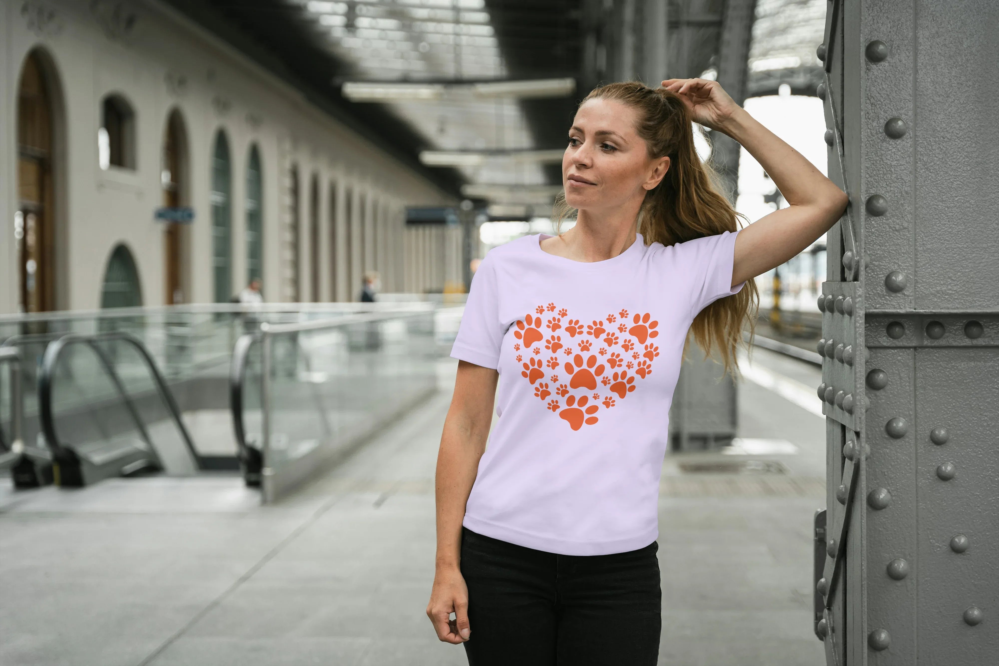 Paws Love Graphic Classic T-Shirt for Women - Not So Suttle