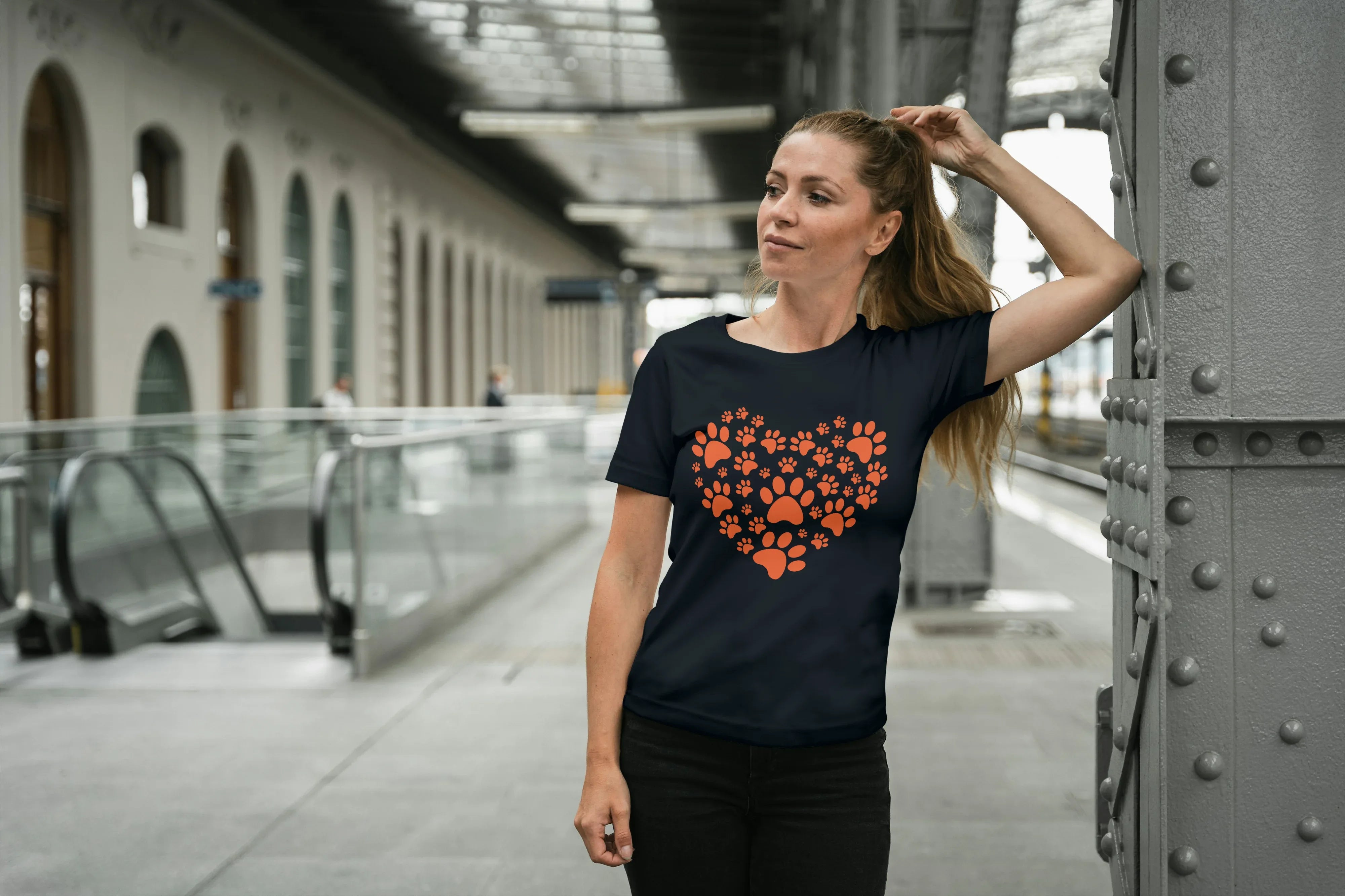 Paws Love Graphic Classic T-Shirt for Women - Not So Suttle