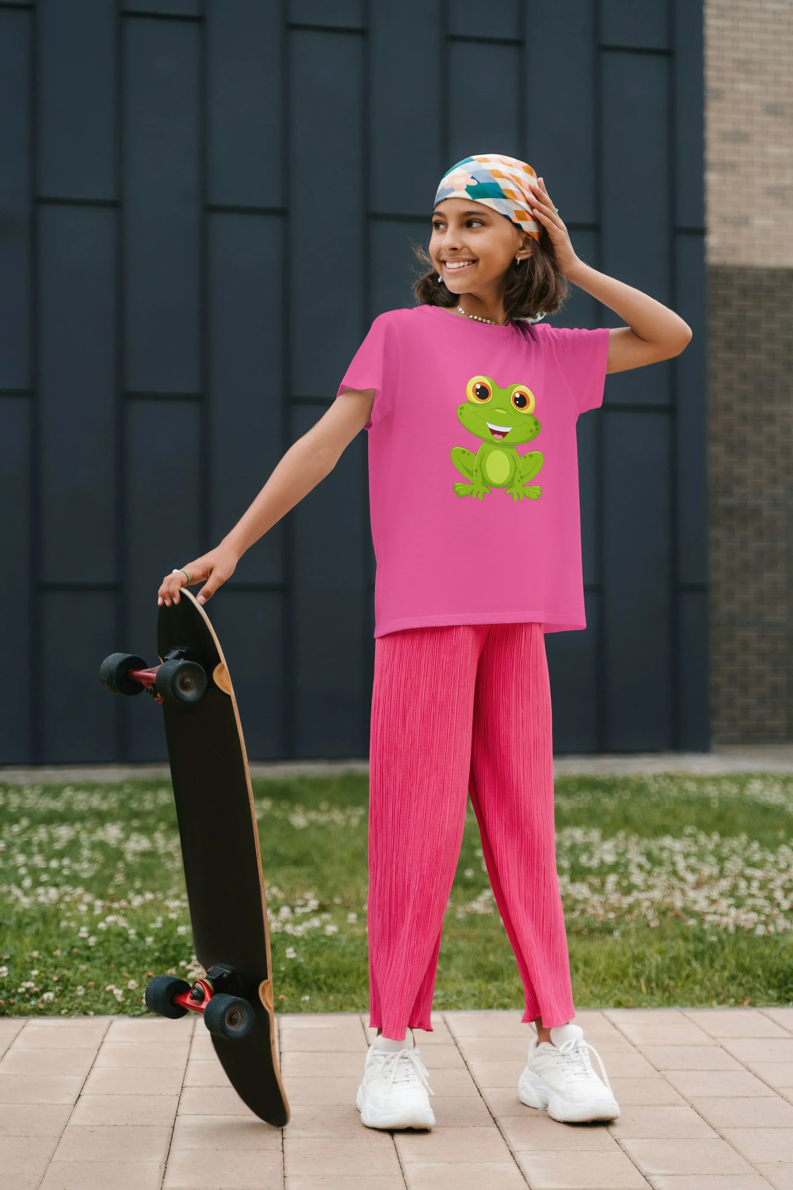 Sitting Frog Graphic T-Shirt for Girl's - Not So Suttle