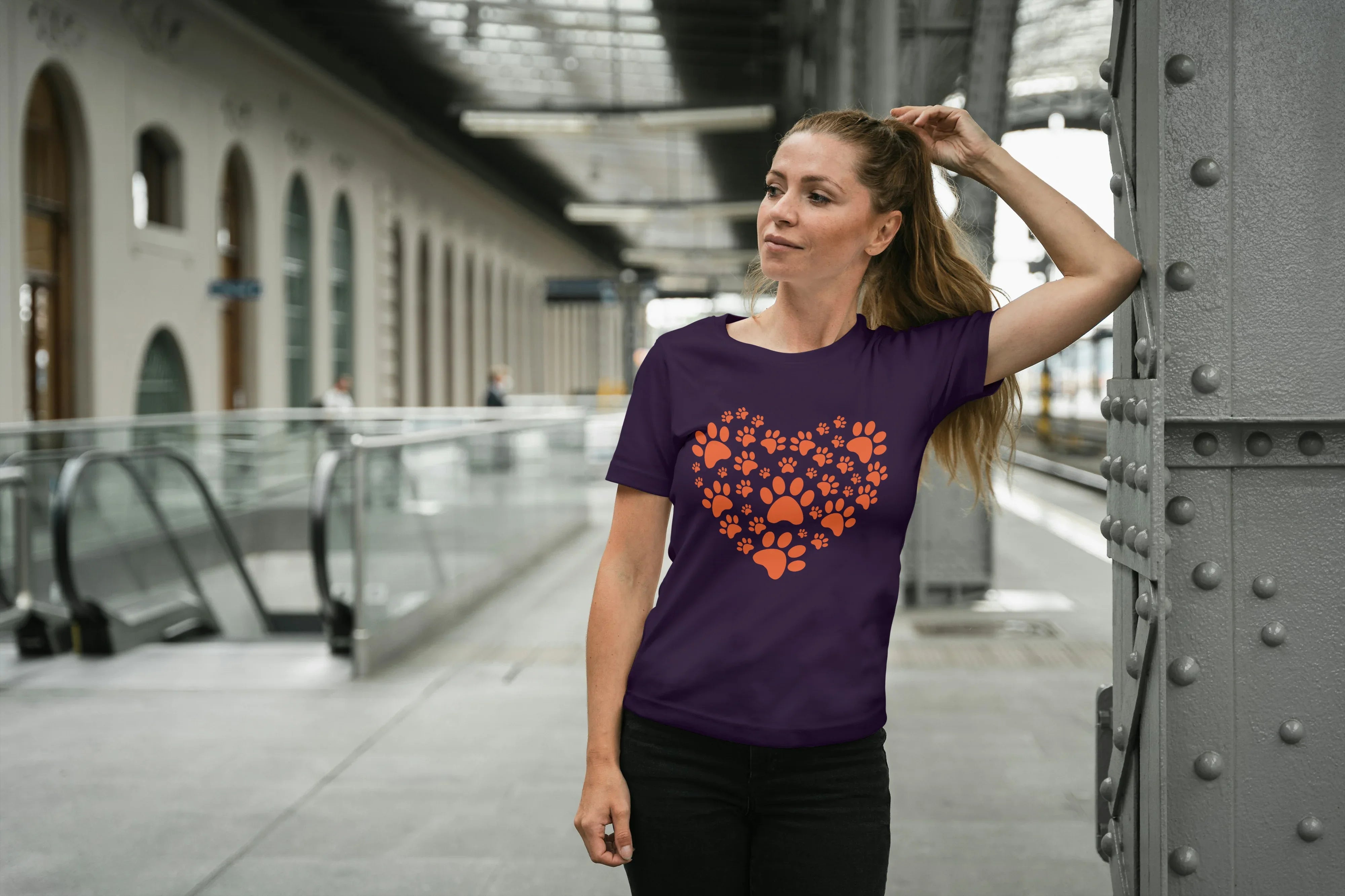 Paws Love Graphic Classic T-Shirt for Women - Not So Suttle