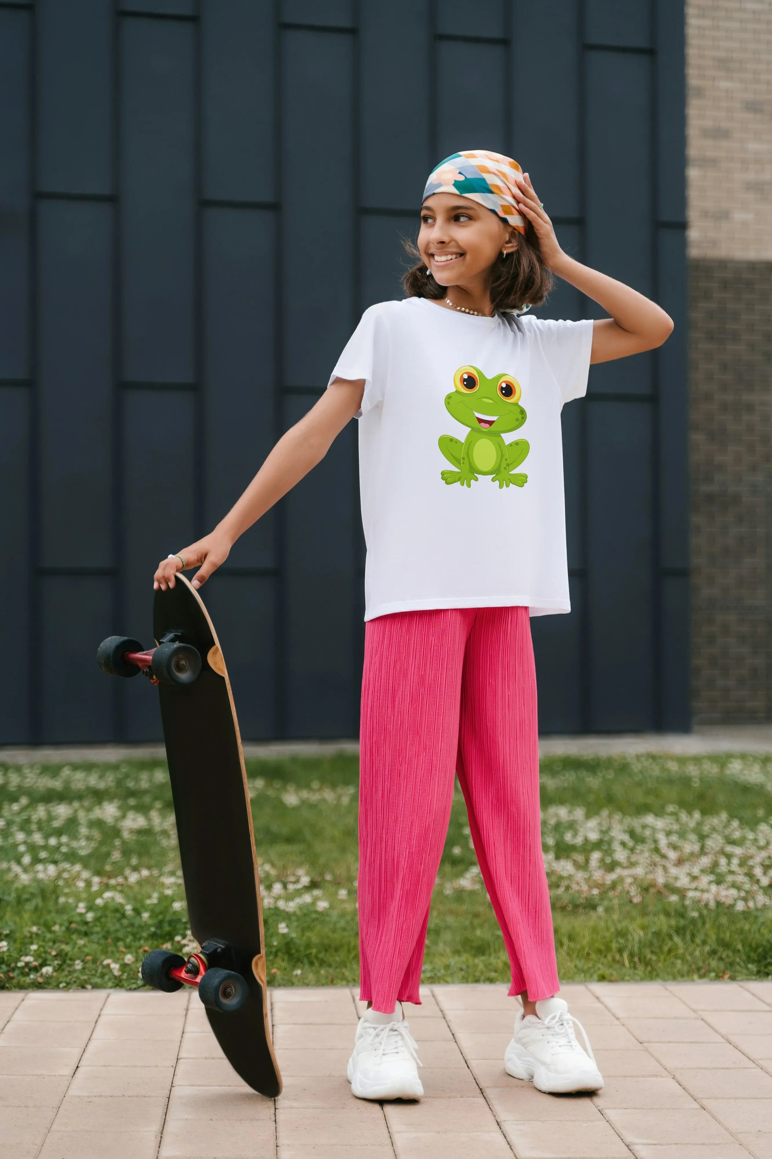 Sitting Frog Graphic T-Shirt for Girl's - Not So Suttle