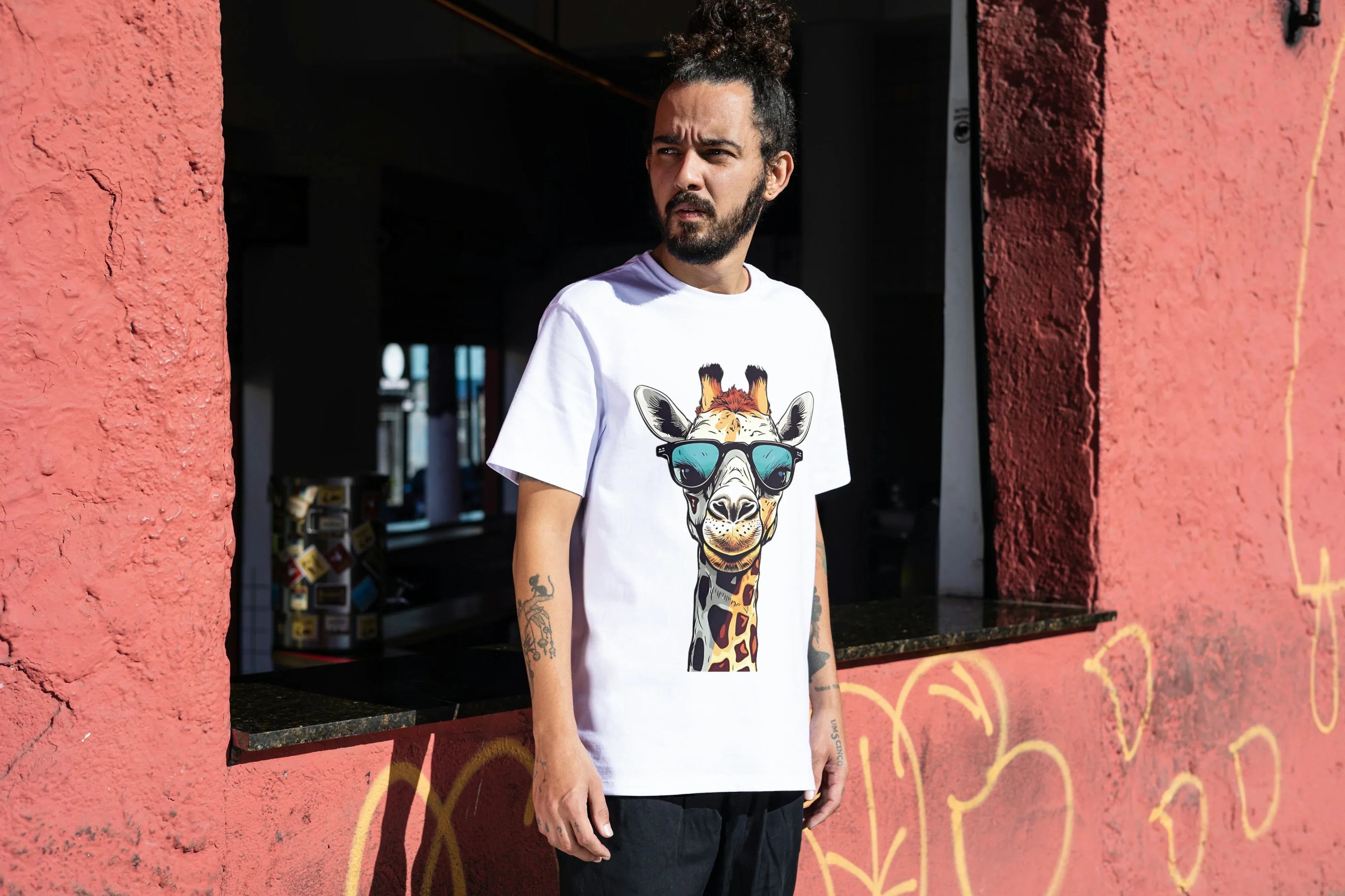 Giraffe Graphic Oversized Classic T-Shirt for Men - Not So Suttle