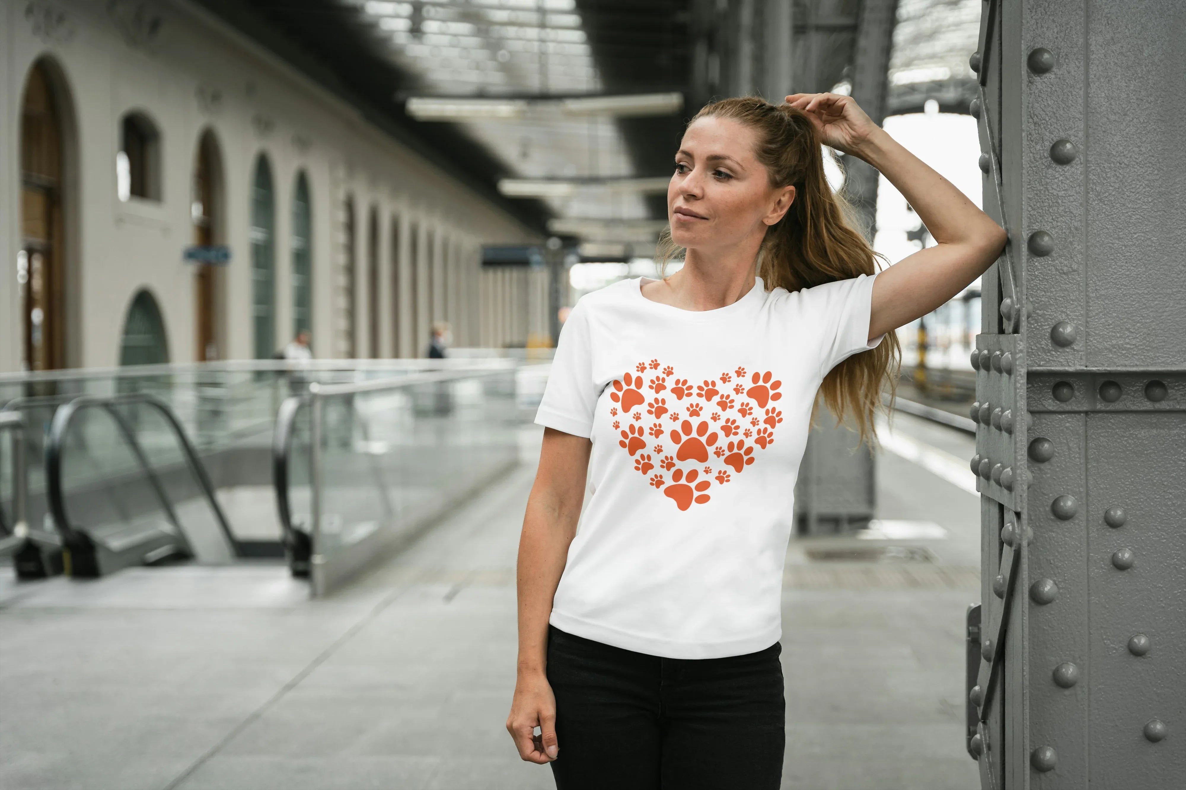 Paws Love Graphic Classic T-Shirt for Women - Not So Suttle